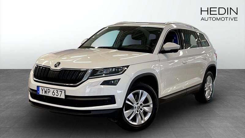 Vit (white) Begagnad 2018 Skoda Kodiaq SUV | 309 900 kr (Marknadspris) - Bild 1/4