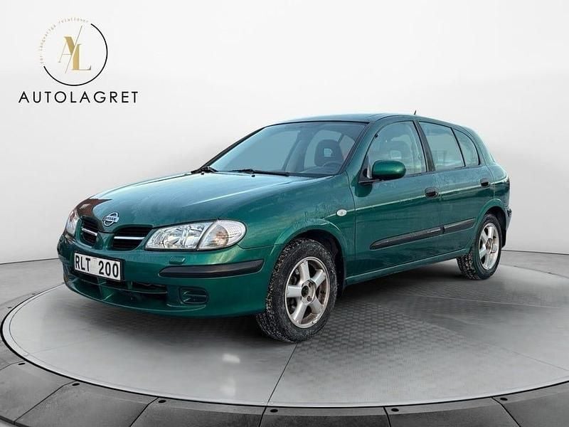 Mörkgrön Begagnad 2000 Nissan Almera Halvkombi | 29 900 kr (Marknadspris) - Bild 1/4