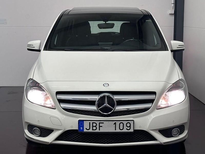 Begagnad Mercedes B180 109 HK (80 kW) 2013 Vit Minibuss