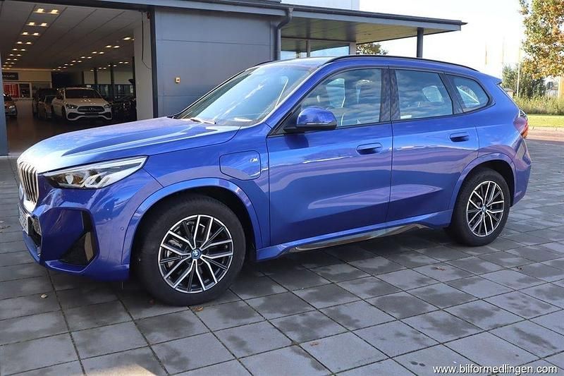 Blå Begagnad 2024 BMW X1 M Sport SUV | 529 900 kr (Lite dyr) - Bild 1/1