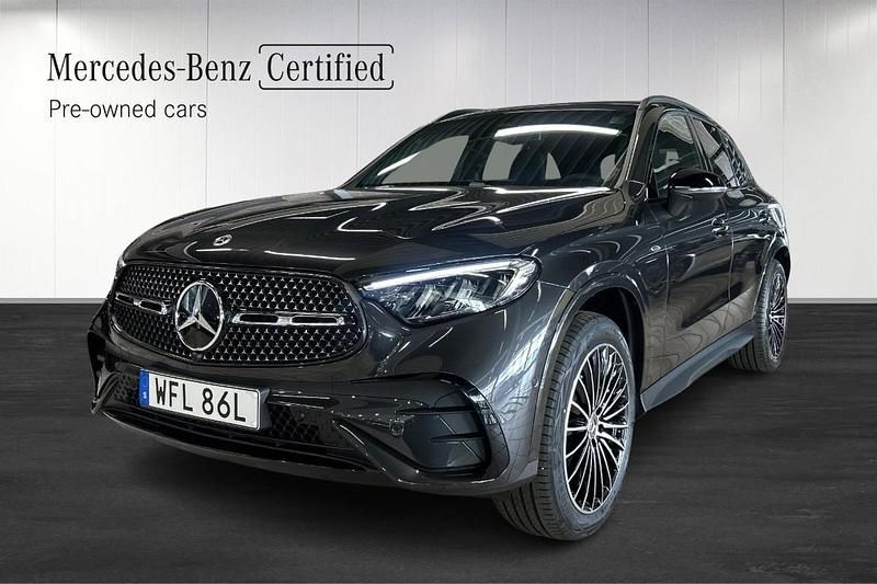 Grå (grey) Begagnad 2025 Mercedes GLC300e Advanced SUV | 764 000 kr (Lite dyr) - Bild 1/4