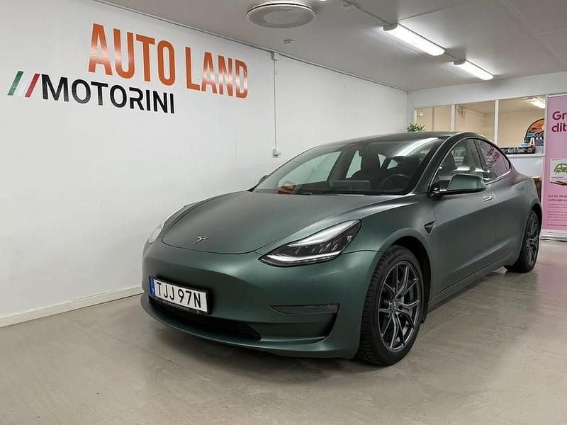 Grå Begagnad 2019 Tesla Model 3 Long Range AWD Sedan | 259 900 kr (Lite dyr) - Bild 1/4