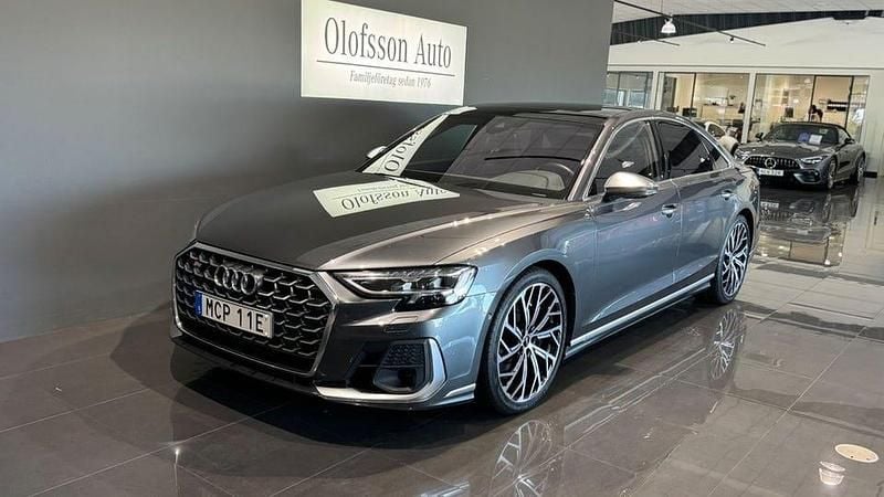 Grå Begagnad 2022 Audi S8 Premium Sedan | 949 000 kr - Bild 1/4