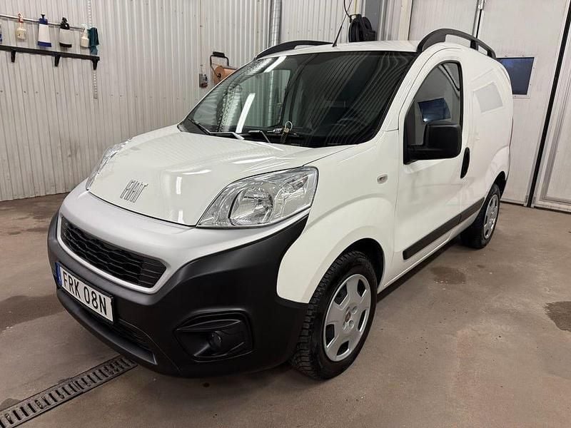 Vit Begagnad 2024 Fiat Fiorino Minibuss | 150 000 kr - Bild 1/4