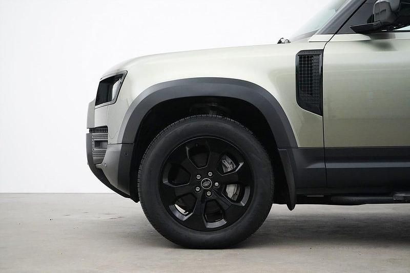 Begagnad Land Rover Defender 301 HK (221 kW) 2023 Grön SUV
