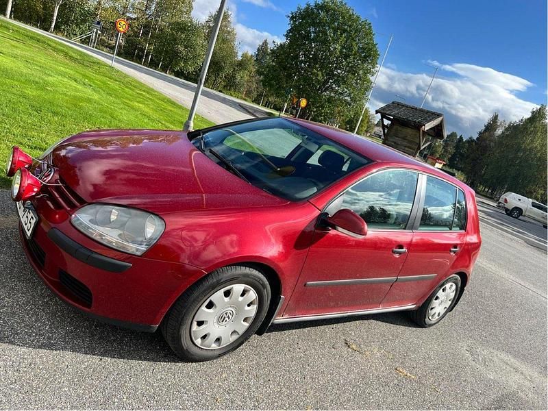 Röd Begagnad 2004 VW Golf IV Trendline Halvkombi | 18 500 kr (Bra pris) - Bild 1/4