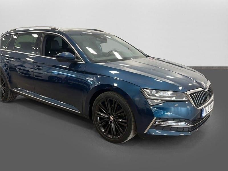 Begagnad Skoda Superb Business Line 190 HK (139 kW) 2019 Blå Kombi