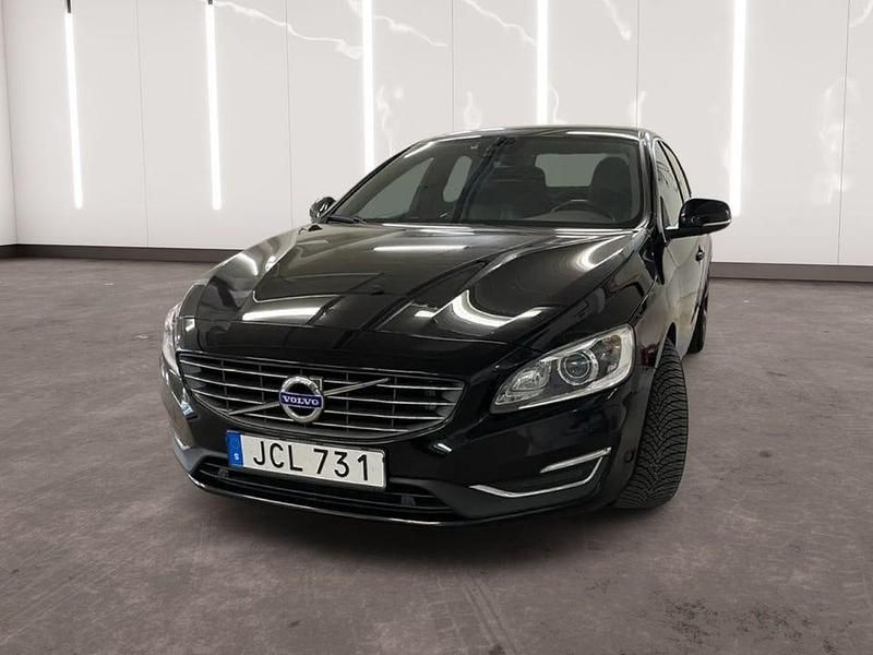 Svart Begagnad 2015 Volvo S60 Summum Sedan | 154 900 kr (Marknadspris) - Bild 1/4