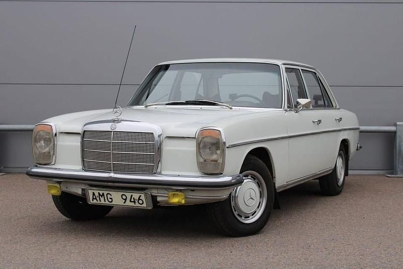 Vit Begagnad 1970 Mercedes W115 Sedan | 74 900 kr - Bild 1/4