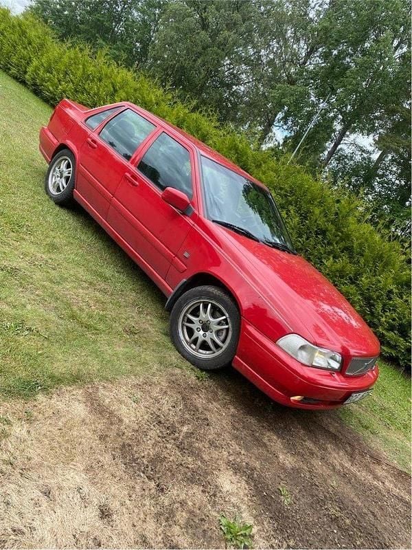 Röd Begagnad 2000 Volvo S70 Sedan | 22 000 kr (Marknadspris) - Bild 1/4