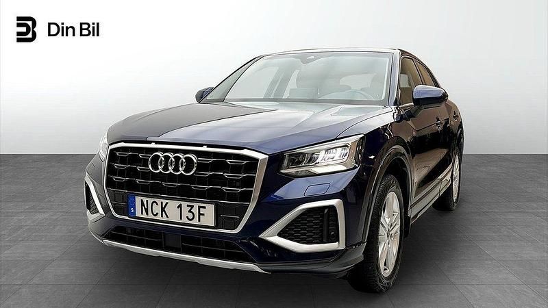 Blå Begagnad 2024 Audi Q2 SUV | 279 000 kr (Marknadspris) - Bild 1/4