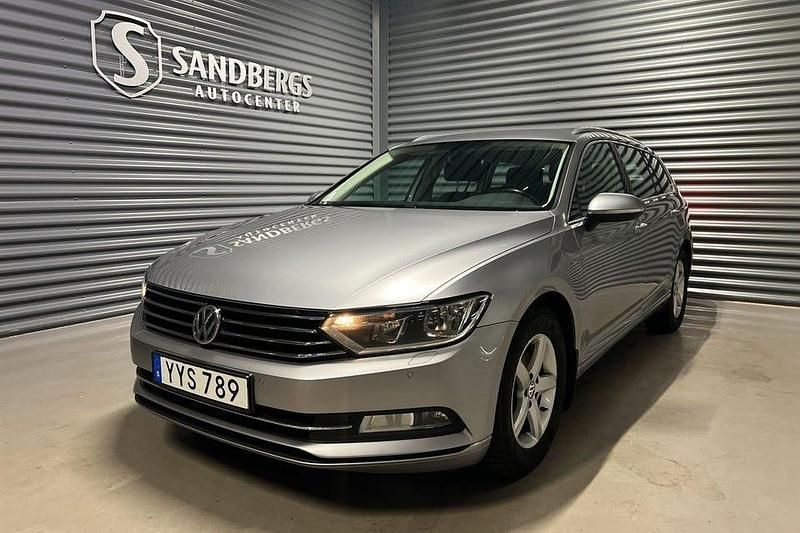 Silver Begagnad 2017 VW Passat Kombi | 164 500 kr (Marknadspris) - Bild 1/4