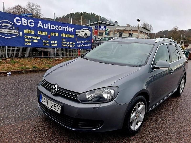 Grå Begagnad 2012 VW Golf VII Kombi | 59 900 kr (Superpris) - Bild 1/4
