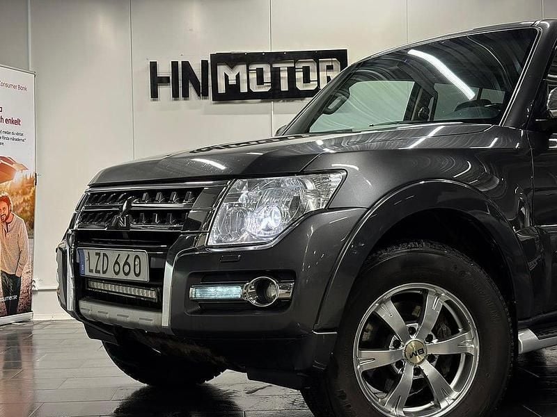 Begagnad Mitsubishi Pajero 200 HK (147 kW) 2014 Grå SUV