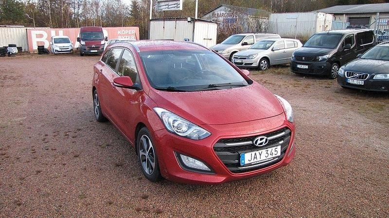 Röd Begagnad 2015 Hyundai i30 Comfort Kombi | 54 000 kr - Bild 1/4