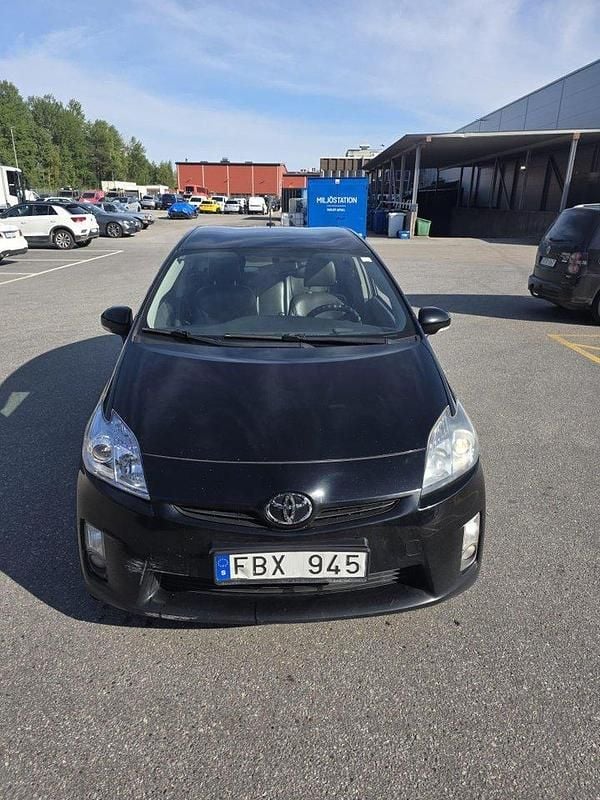 Svart Begagnad 2010 Toyota Prius Halvkombi | 39 000 kr (Dyr) - Bild 1/4