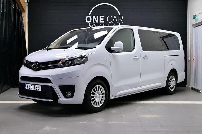 Vit Begagnad 2023 Toyota Proace Verso Kombi | 399 800 kr (Lite dyr) - Bild 1/4