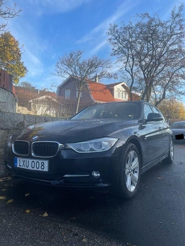 Begagnad 2014 BMW 318 Kombi | 119 900 kr (Marknadspris) - Bild 1/4