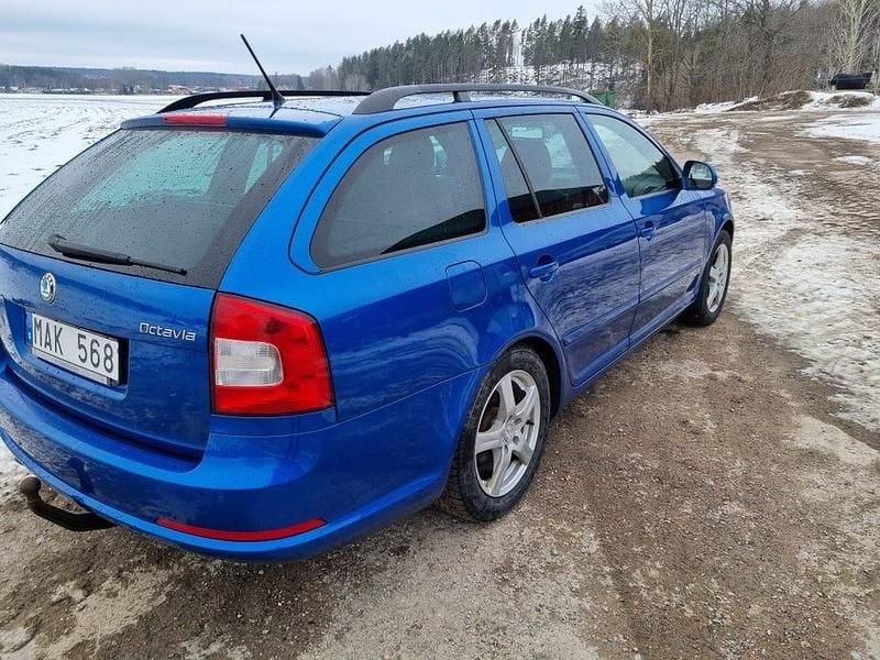 Begagnad Skoda Octavia RS 170 HK (125 kW) 2012 Raceblå Kombi