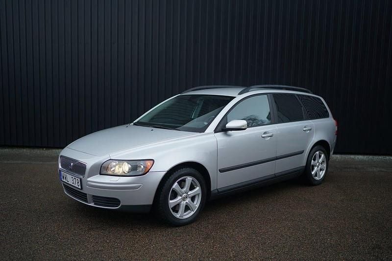 Begagnad Volvo V50 140 HK (102 kW) 2005 Ljusgrå Kombi