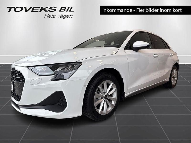 Vit (ibisvit) Begagnad 2023 Audi A3 Sportback Proline Halvkombi | 239 900 kr (Marknadspris) - Bild 1/1