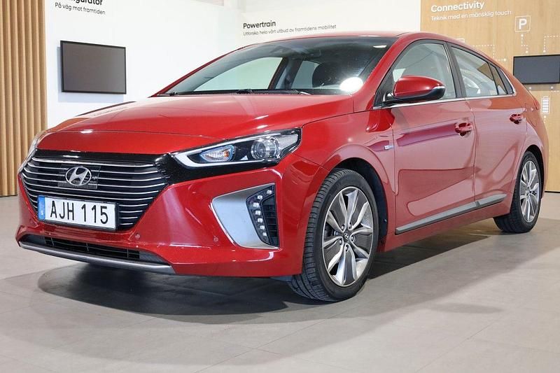 Röd Begagnad 2018 Hyundai Ioniq Sedan | 169 900 kr (Marknadspris) - Bild 1/3