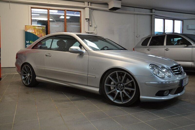 Ljusgrå Begagnad 2003 Mercedes CLK55 AMG Avantgarde Sportkupé | 149 900 kr - Bild 1/4