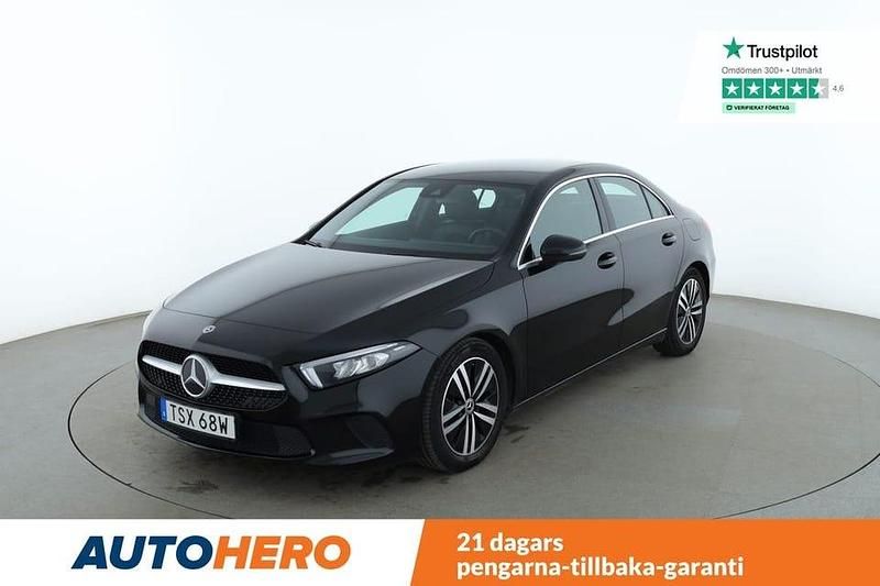 Svart Begagnad 2021 Mercedes A180 Sedan | 231 000 kr - Bild 1/4