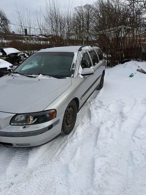 Begagnad Volvo V70 170 HK (125 kW) 2002 Grå metallic Kombi