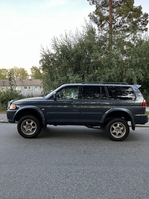 Grå Begagnad 2006 Mitsubishi Pajero SUV | 75 000 kr - Bild 1/4