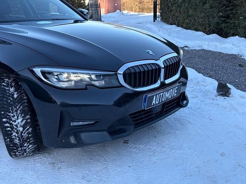 Begagnad BMW 330 292 HK (214 kW) 2021 Svart Kombi