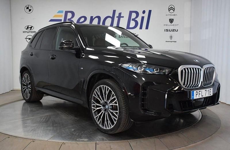 Safirsvart metallic Begagnad 2024 BMW X5 Comfort Edition SUV | 929 500 kr - Bild 1/4