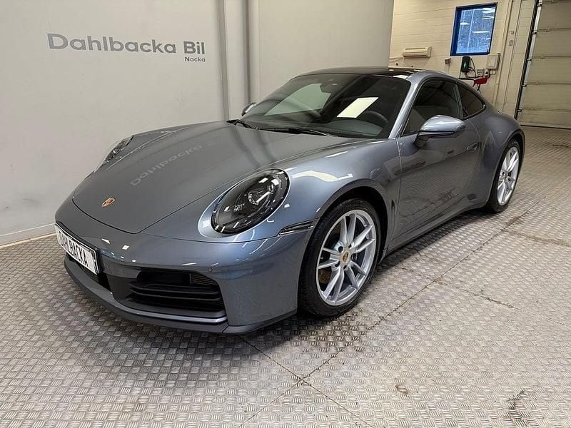 Begagnad Porsche 911 Carrera 394 HK (289 kW) 2024 Grå
