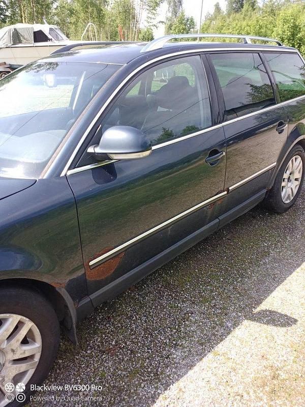 Grå Begagnad 2004 VW Passat Highline Kombi | 5 000 kr (Superpris) - Bild 1/2