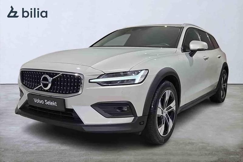 Vit Begagnad 2021 Volvo V60 CC Kombi | 349 000 kr (Marknadspris) - Bild 1/1