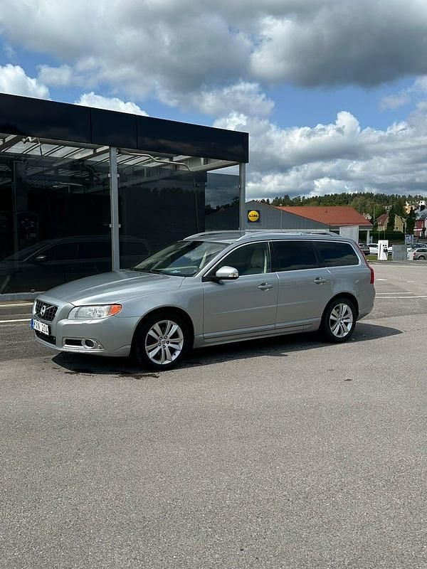Begagnad 2011 Volvo V70 Kombi | 72 500 kr (Bra pris) - Bild 1/4