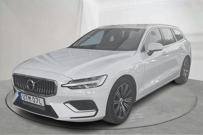 Vit Begagnad 2021 Volvo V60 Kombi | 219 000 kr (Bra pris) - Bild 1/4
