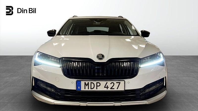 Begagnad Skoda Superb 200 HK (147 kW) 2022 Moon white metallic Kombi