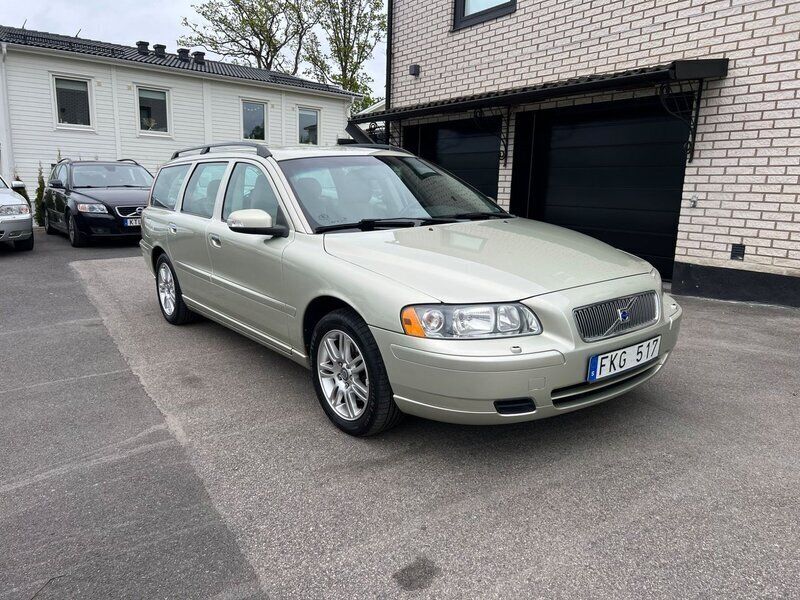 Ljusbrun (brun) Begagnad 2007 Volvo V70 Kinetic Kombi | 64 900 kr (Dyr) - Bild 1/4