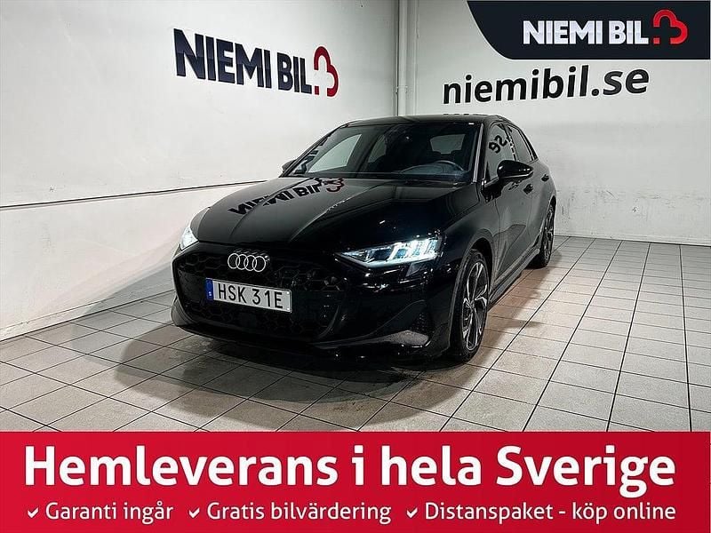 Svart Begagnad 2025 Audi A3 Sportback Advanced Halvkombi | 319 900 kr (Marknadspris) - Bild 1/3