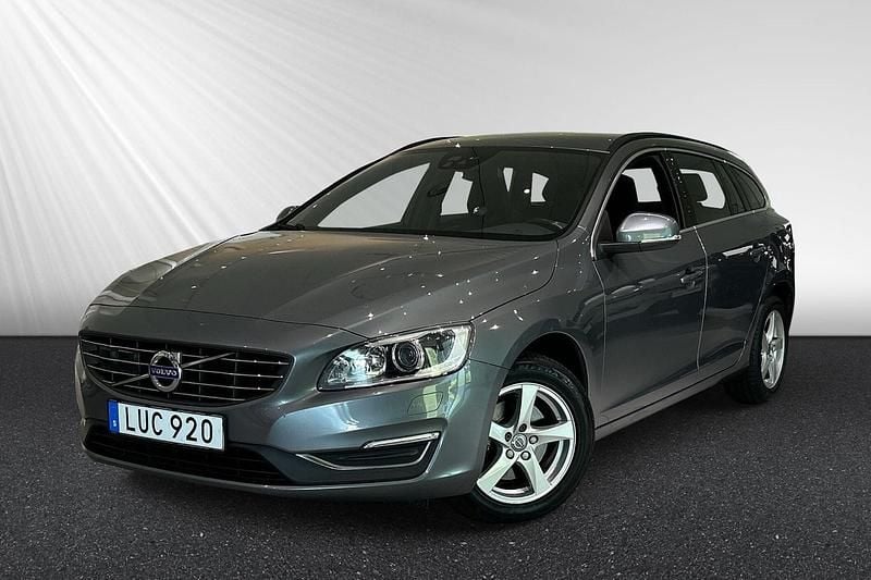 Grå Begagnad 2015 Volvo V60 Business Edition Kombi | 169 800 kr (Marknadspris) - Bild 1/4