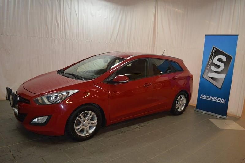 Röd Begagnad 2012 Hyundai i30 Kombi | 69 000 kr (Marknadspris) - Bild 1/4