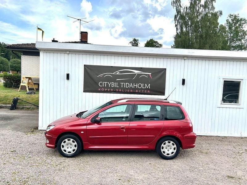 Röd Begagnad 2005 Peugeot 206 Kombi | 22 500 kr (Lite dyr) - Bild 1/4