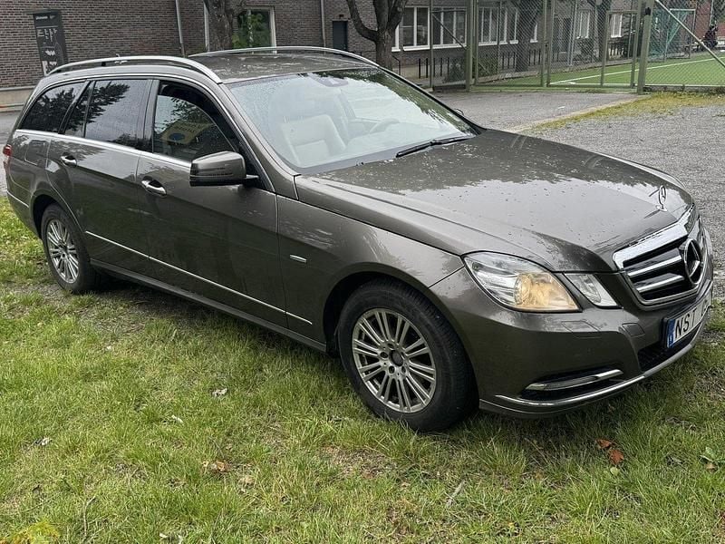 Grå Begagnad 2011 Mercedes E220 Kombi | 50 000 kr (Bra pris) - Bild 1/4