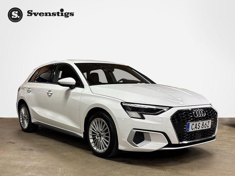 Begagnad Audi A3 150 HK (110 kW) 2023 Ibisvit Halvkombi