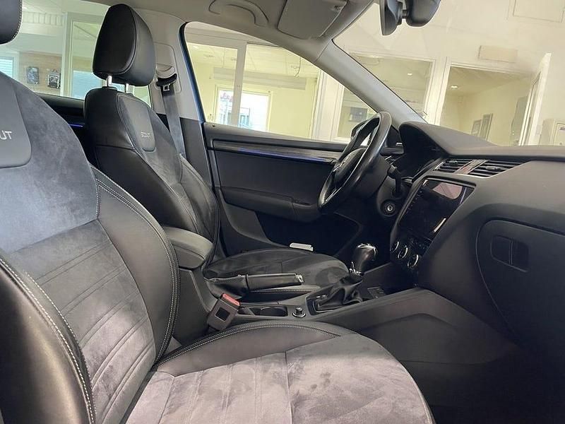 Begagnad Skoda Octavia 150 HK (110 kW) 2018 Blå Kombi