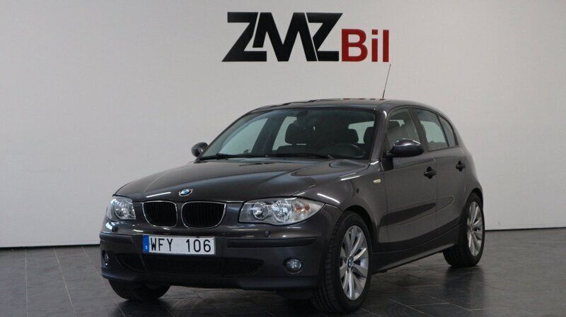 Grå Begagnad 2004 BMW 118 Advantage Halvkombi | 59 900 kr (Marknadspris) - Bild 1/4