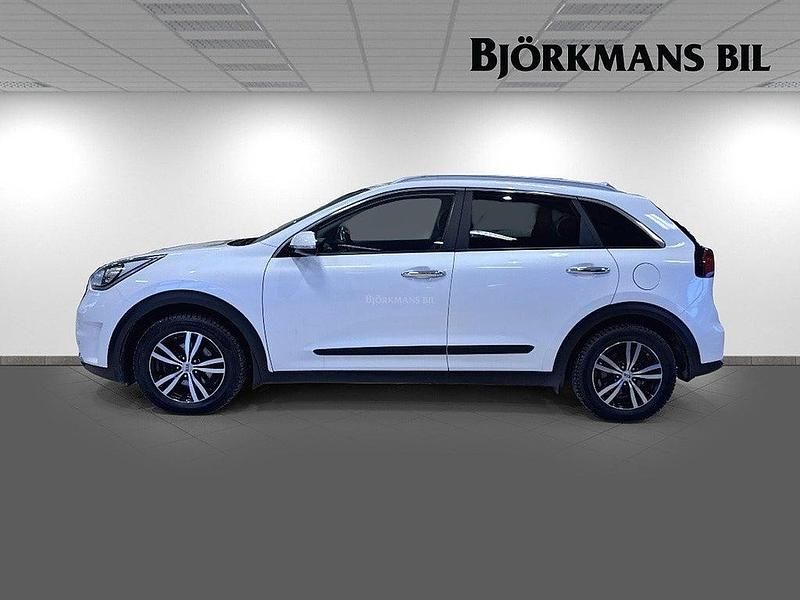 Begagnad Kia Niro Advance 105 HK (77 kW) 2019 /swp/ snow white pearl SUV