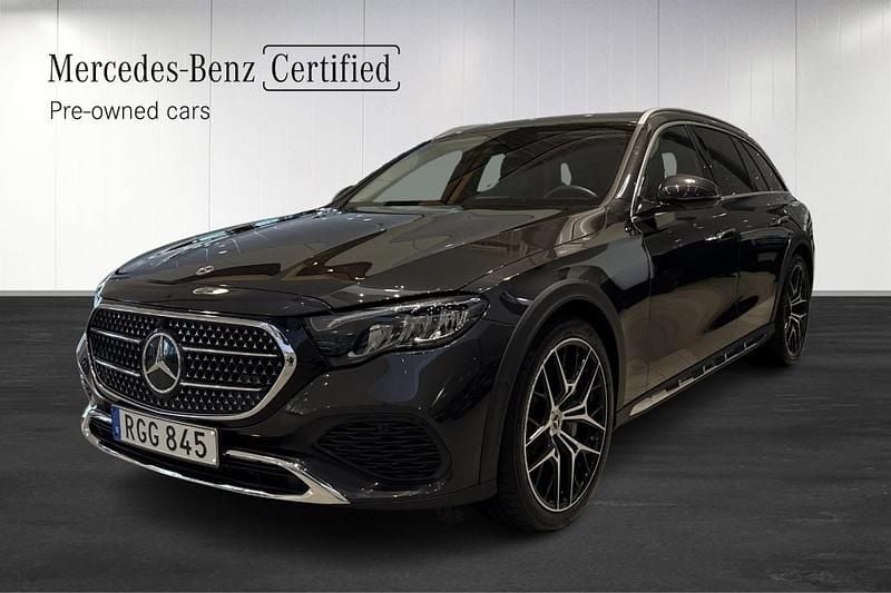Grå (grey) Begagnad 2024 Mercedes E300 Kombi | 679 900 kr (Bra pris) - Bild 1/4