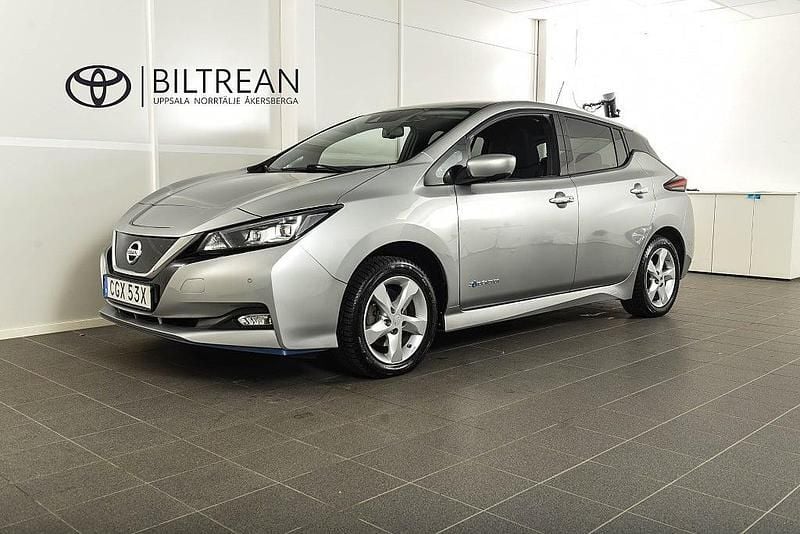 Begagnad Nissan Leaf N-Connecta 160 kW (218 HK) 2019 Silver Halvkombi